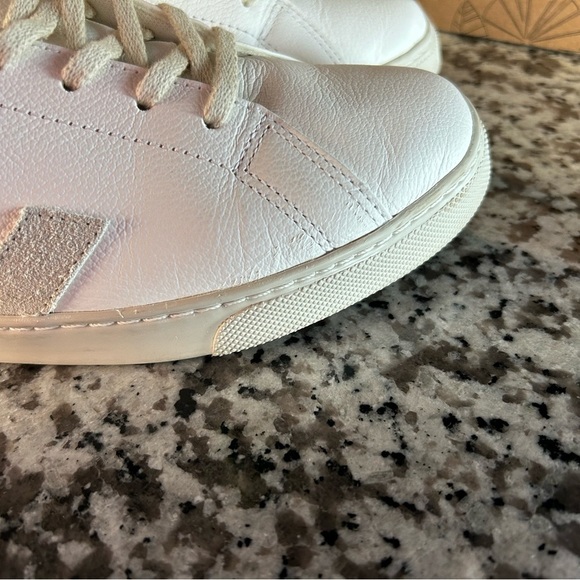 Veja Kids White/ Cream Sneaker Sz 7 - Picture 9 of 12